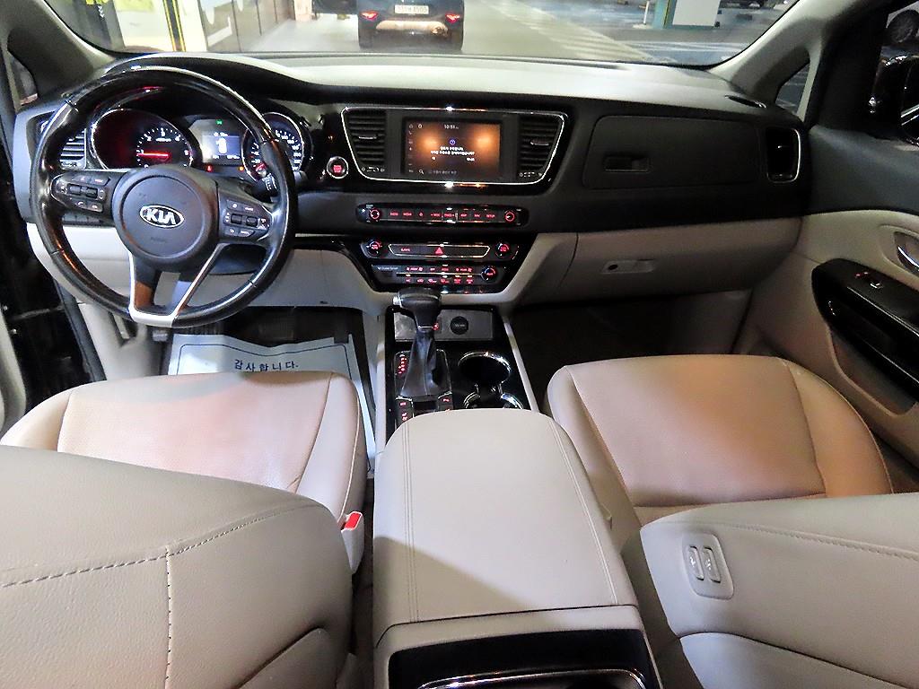 KIA Carnival - Vista 10
