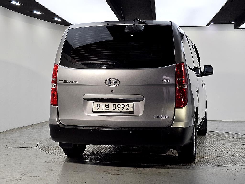 HYUNDAI Starex - Vista 3
