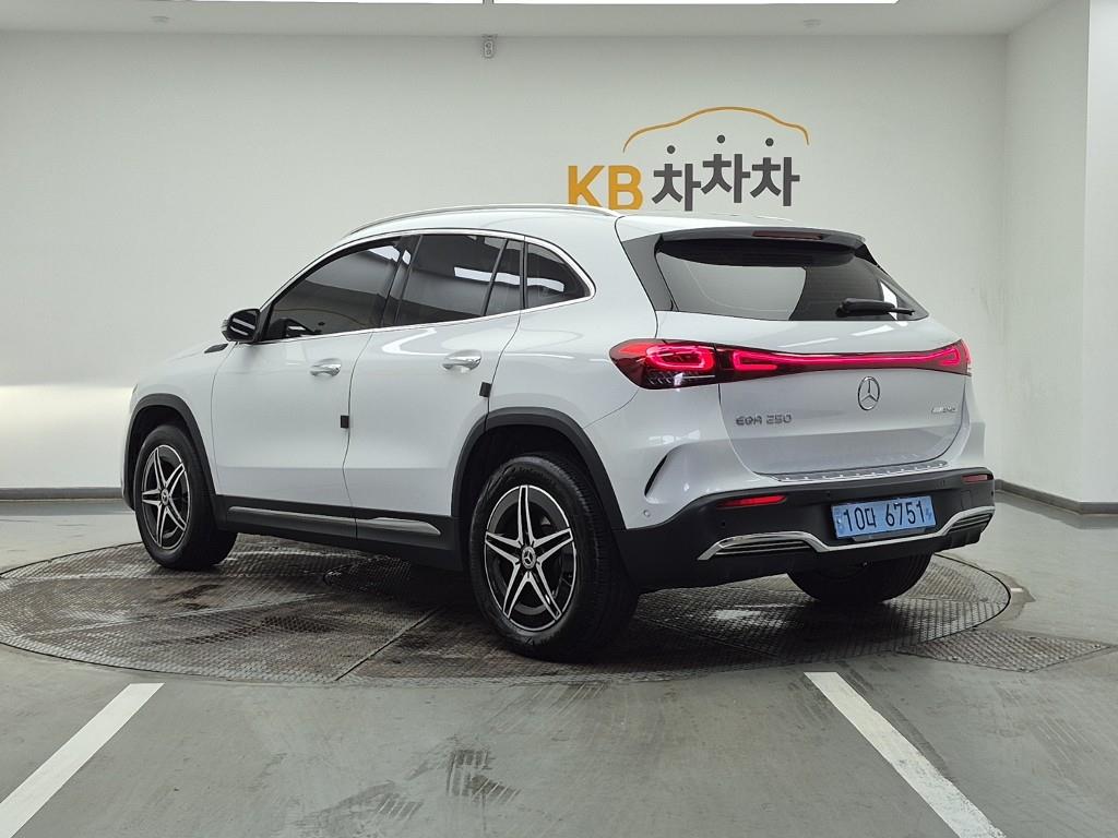 Mercedes Benz EQA - Vista 3