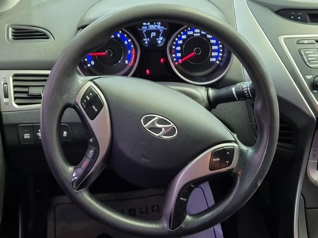 HYUNDAI Avante - Vista 7