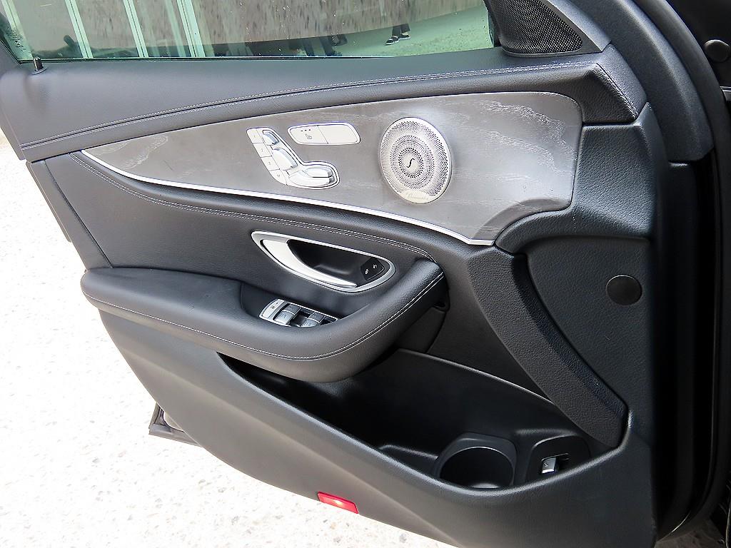 Mercedes Benz E class - Vista 12