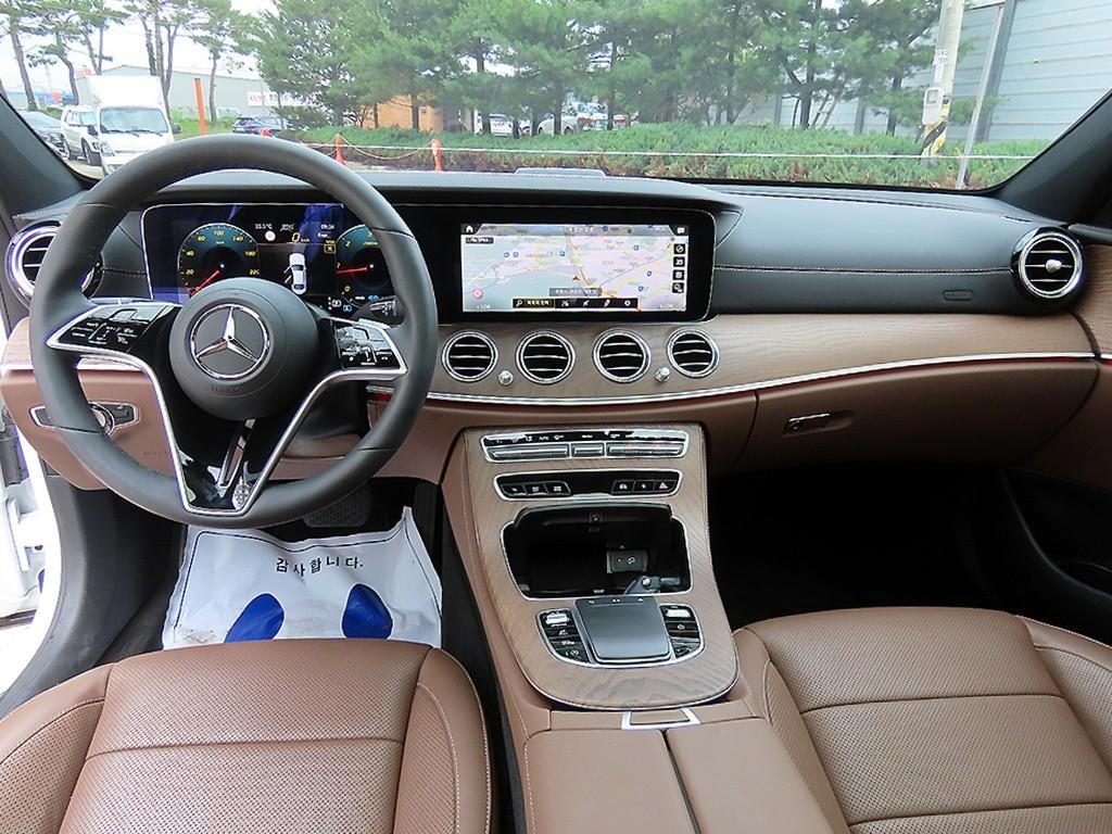 Mercedes Benz E class - Vista 7