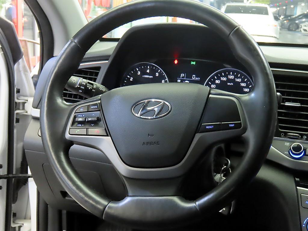 HYUNDAI Avante - Vista 8