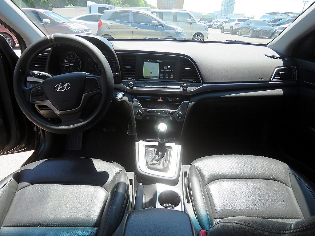 HYUNDAI Avante - Vista 7