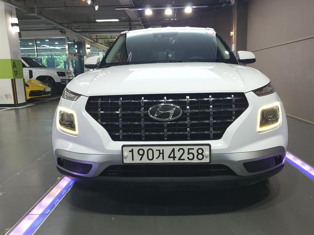 HYUNDAI Venue - Vista 2