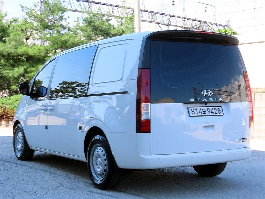 HYUNDAI Staria - Vista 3