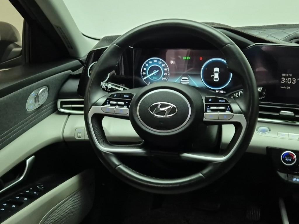 HYUNDAI Avante - Vista 9