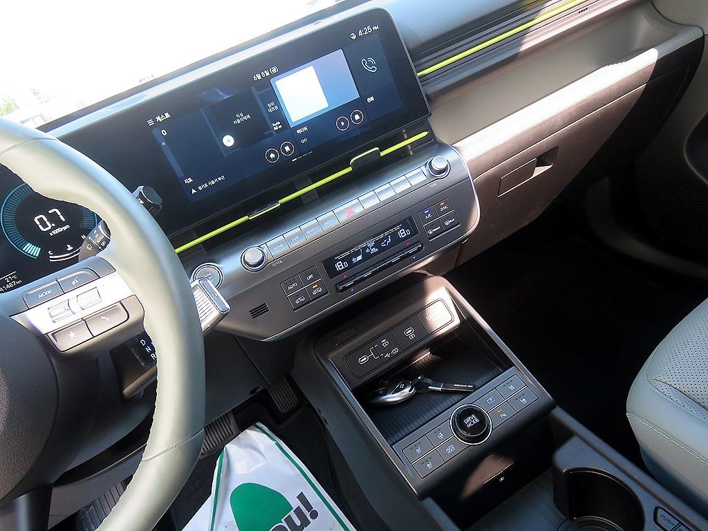HYUNDAI Kona - Vista 10
