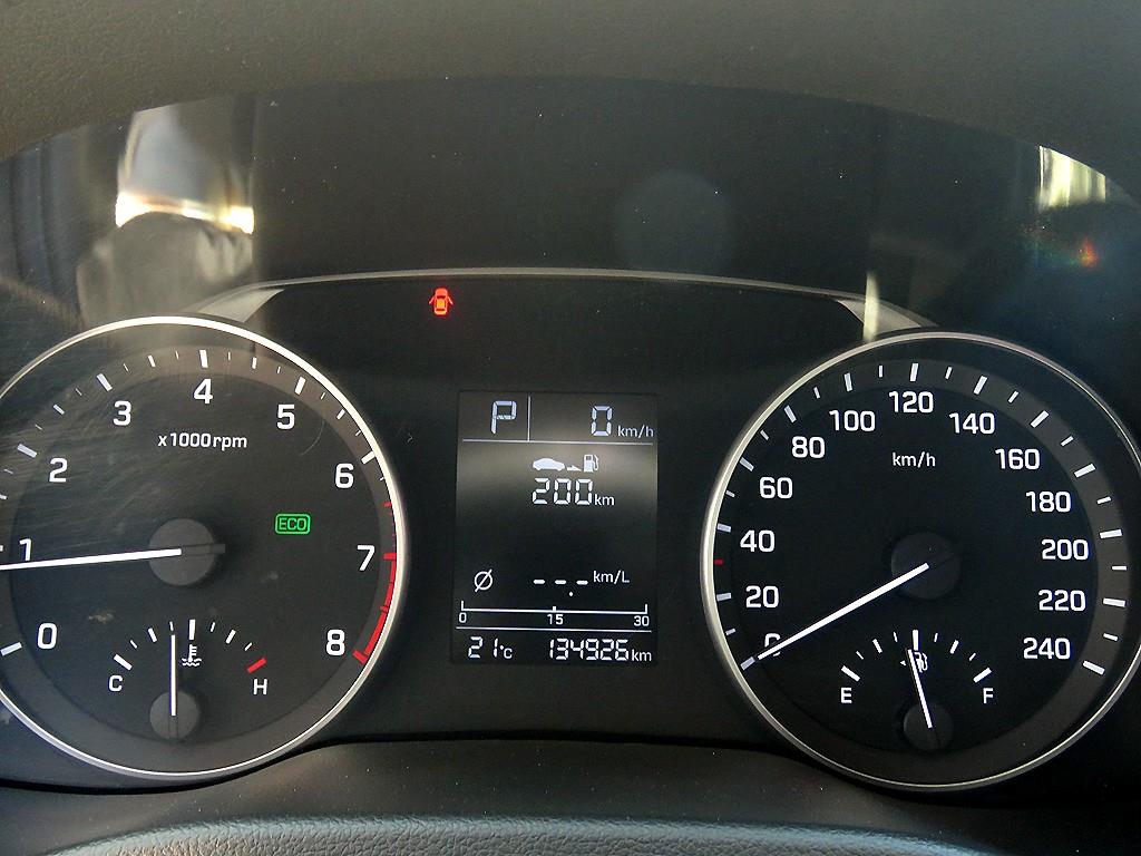 HYUNDAI Avante - Vista 10