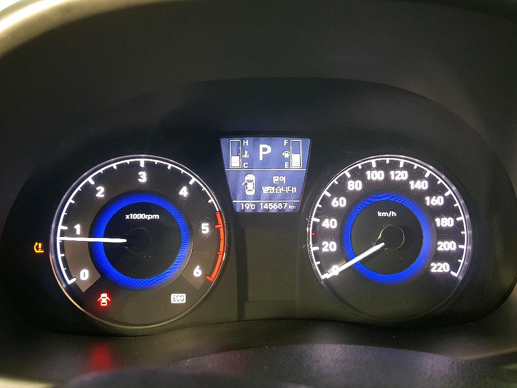 HYUNDAI Accent - Vista 7