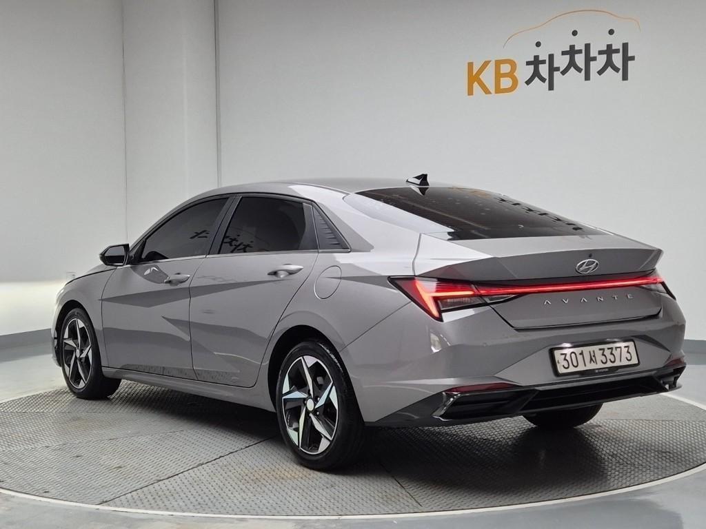 HYUNDAI Avante - Vista 2