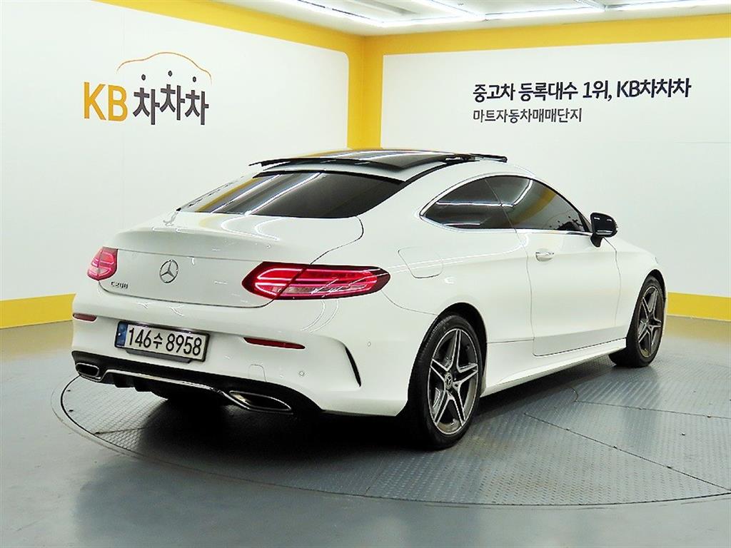 Mercedes Benz C Class - Vista 4
