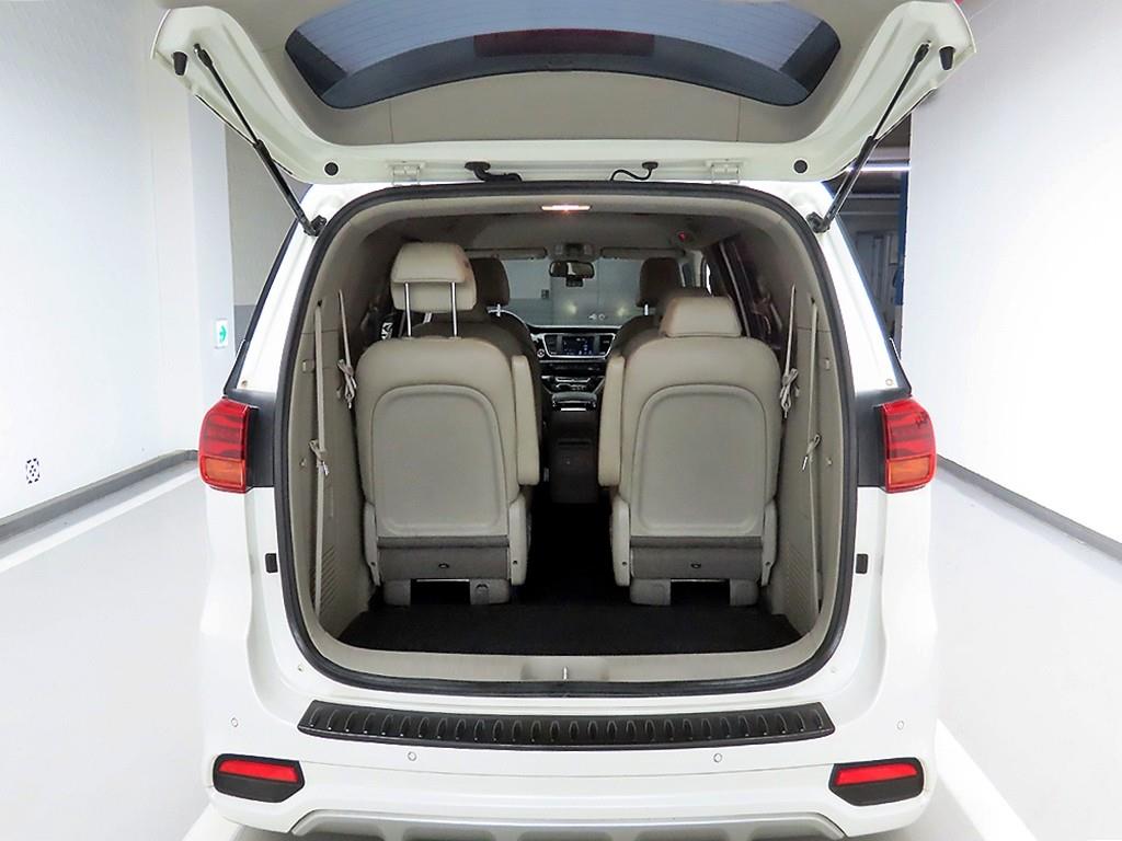 KIA Carnival - Vista 5