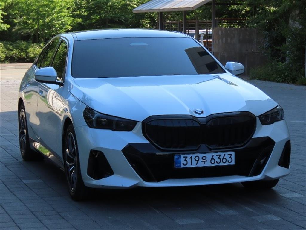 BMW 5 Series - Vista 3