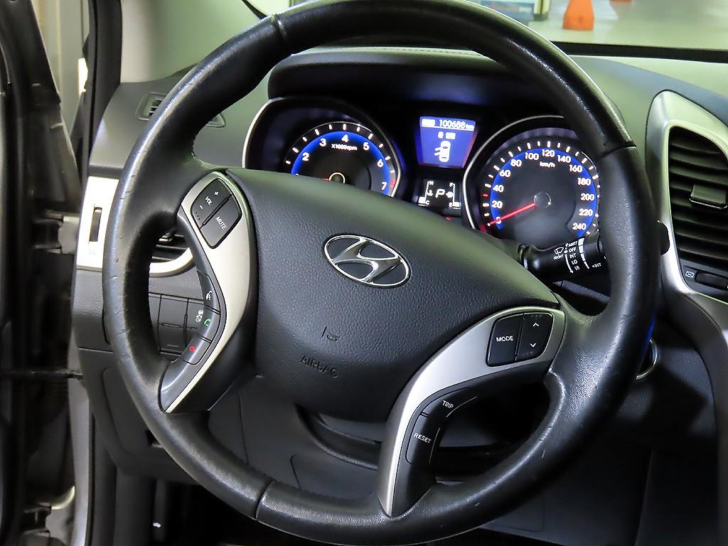 HYUNDAI i30 - Vista 8