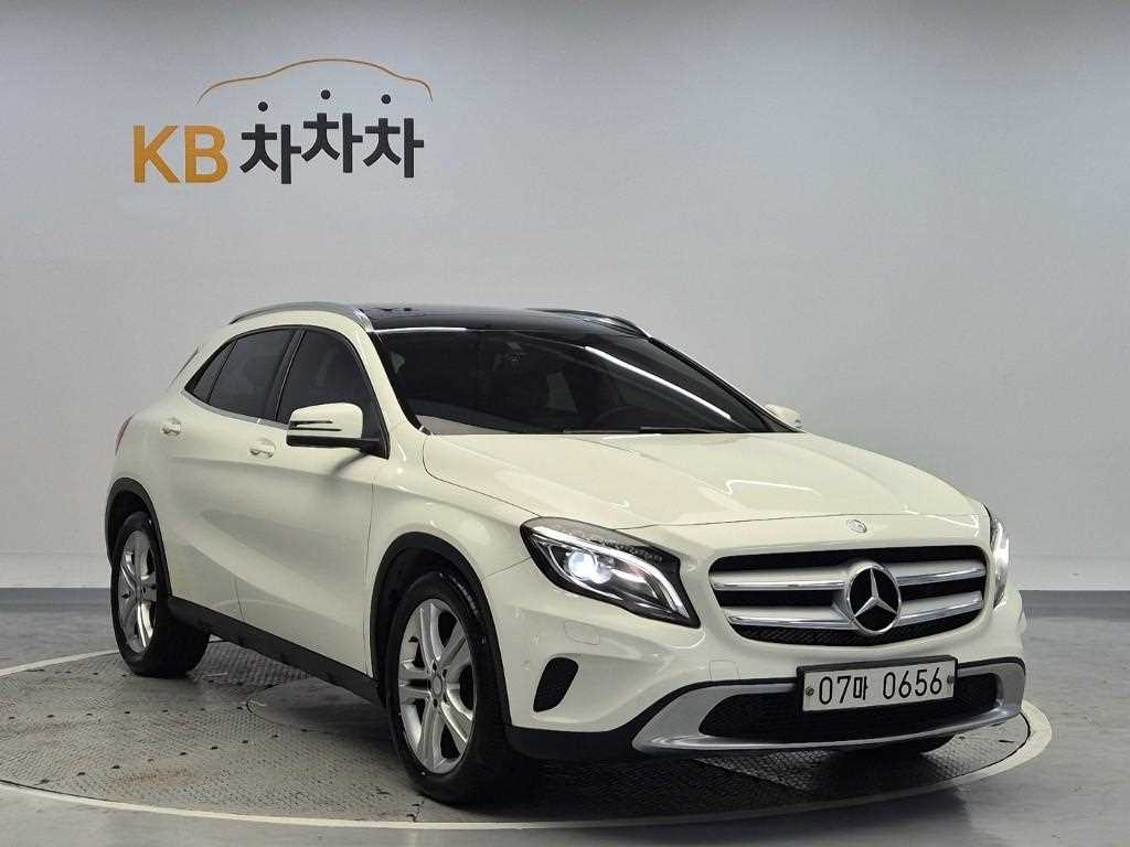 Mercedes Benz GLA Class - Vista 4