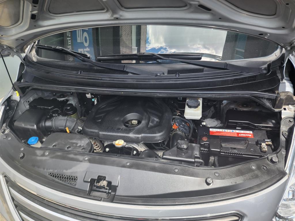 HYUNDAI Starex - Vista 6