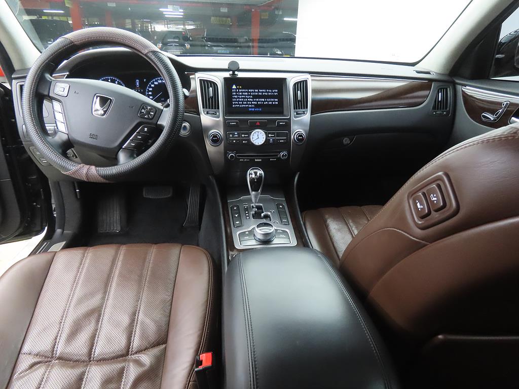 HYUNDAI Equus - Vista 7