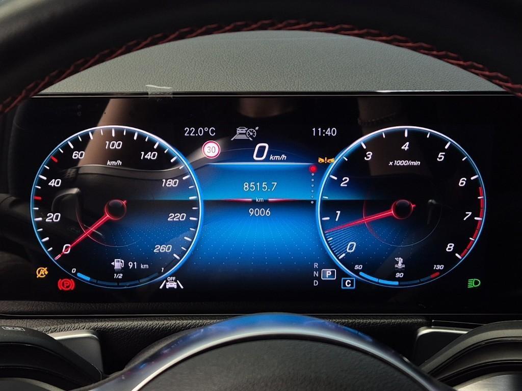 Mercedes Benz GLB Class - Vista 6