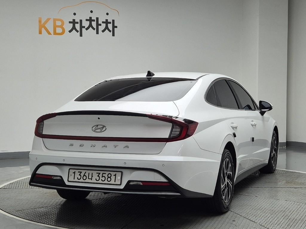 HYUNDAI Sonata - Vista 3