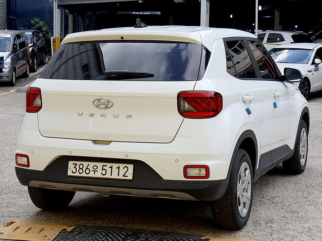 HYUNDAI Venue - Vista 7