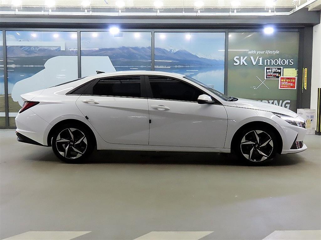 HYUNDAI Avante - Vista 3