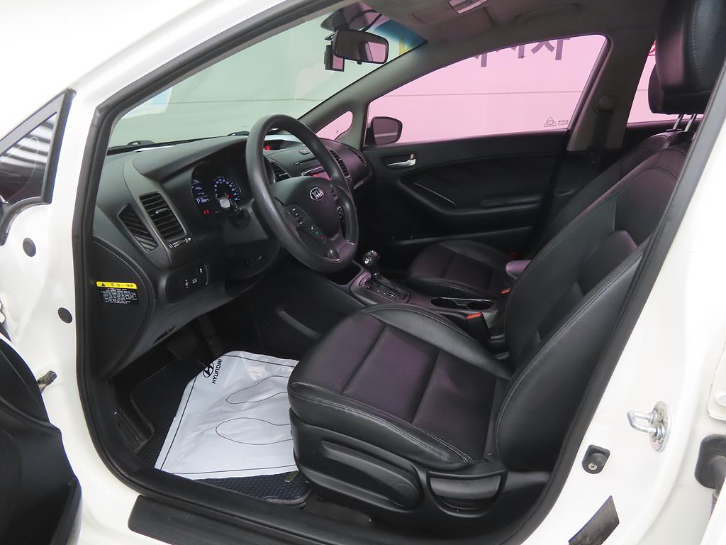 KIA K3 - Vista 5