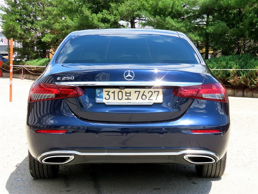 Mercedes Benz E class - Vista 4