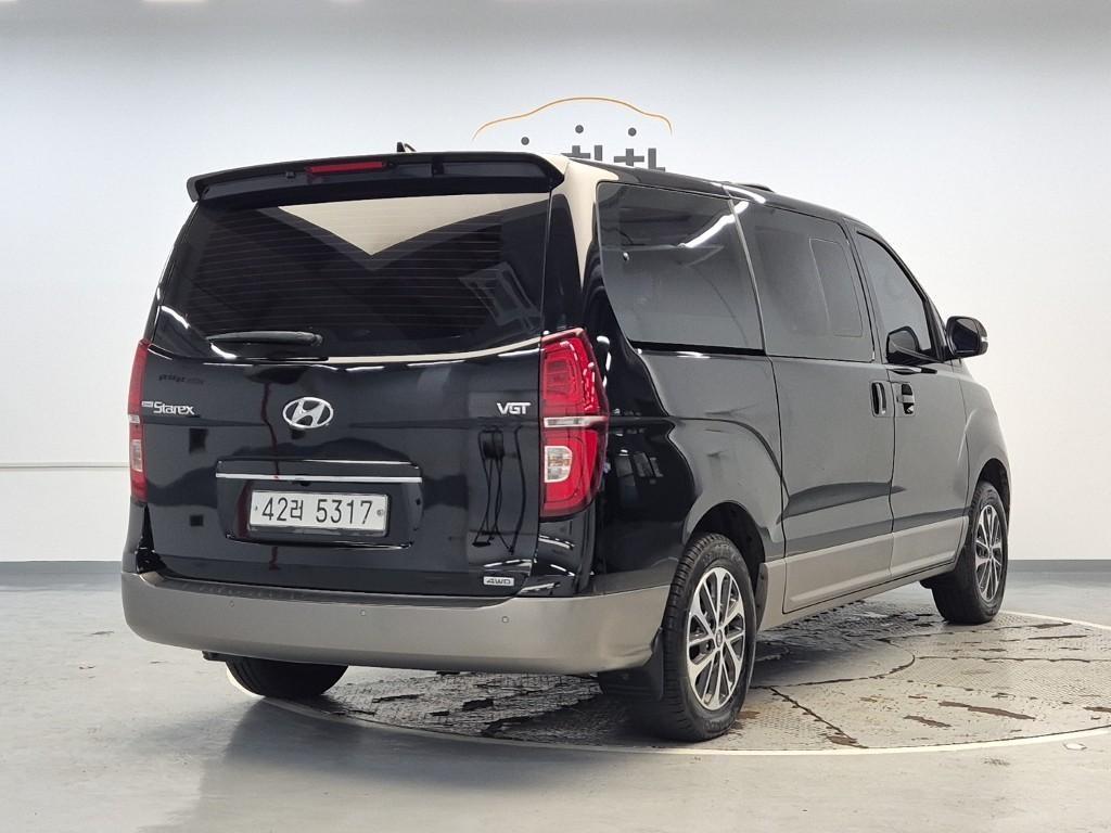 HYUNDAI Starex - Vista 3