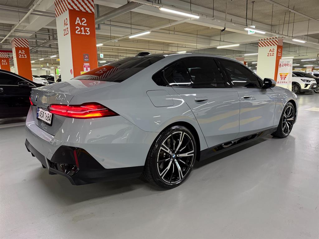 BMW 5 Series - Vista 4