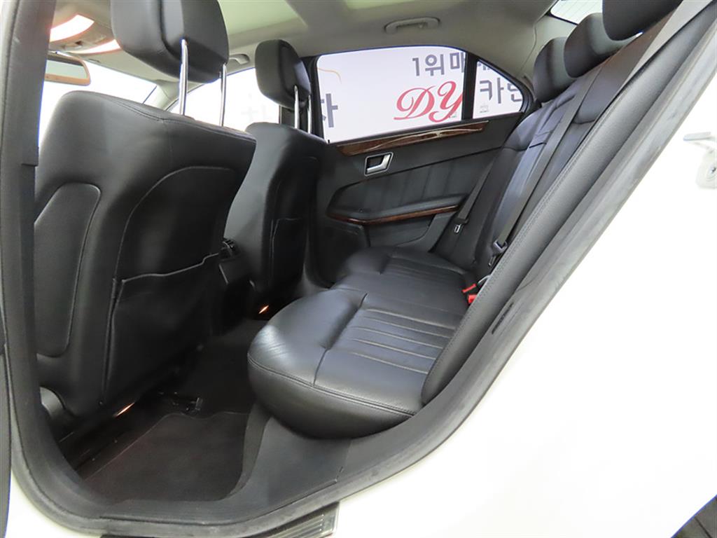Mercedes Benz E class - Vista 6