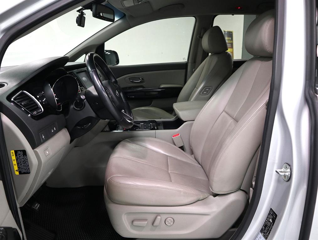 KIA Carnival - Vista 9