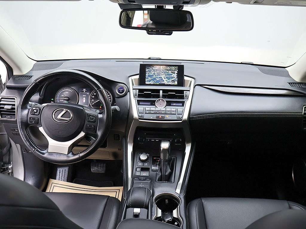 Lexus NX - Vista 9