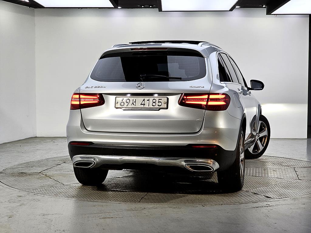 Mercedes Benz GLC Class - Vista 3