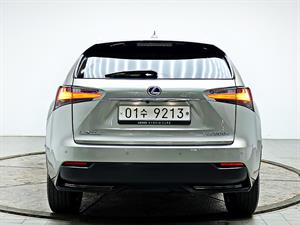 Lexus NX - Vista 6