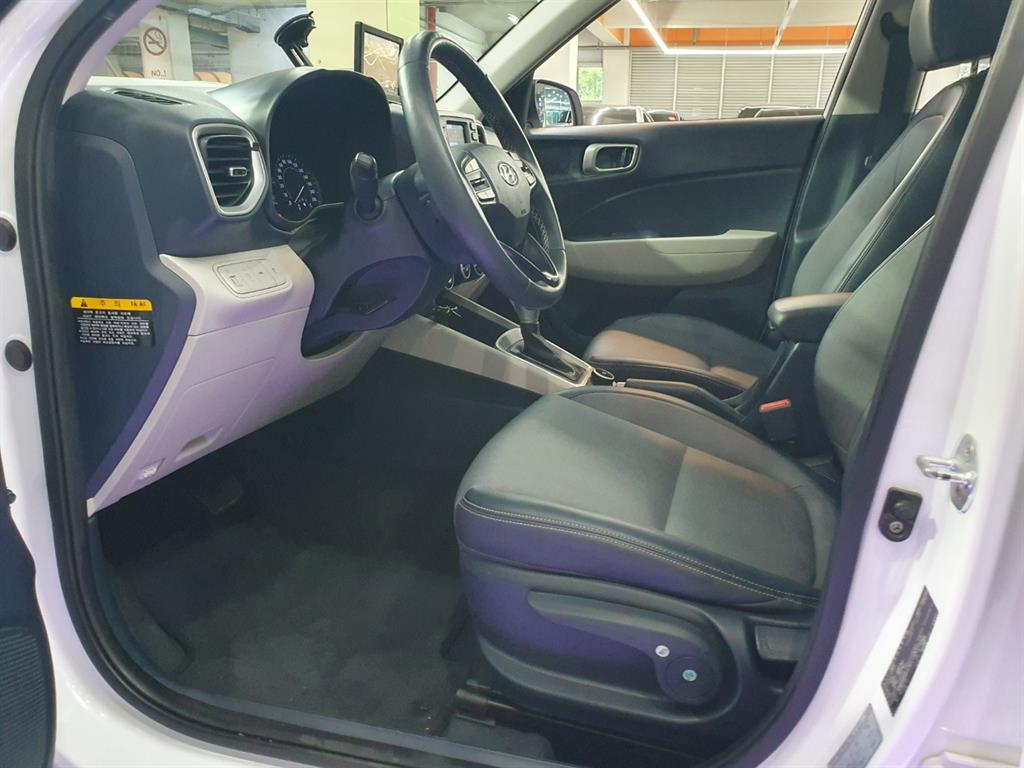 HYUNDAI Venue - Vista 6
