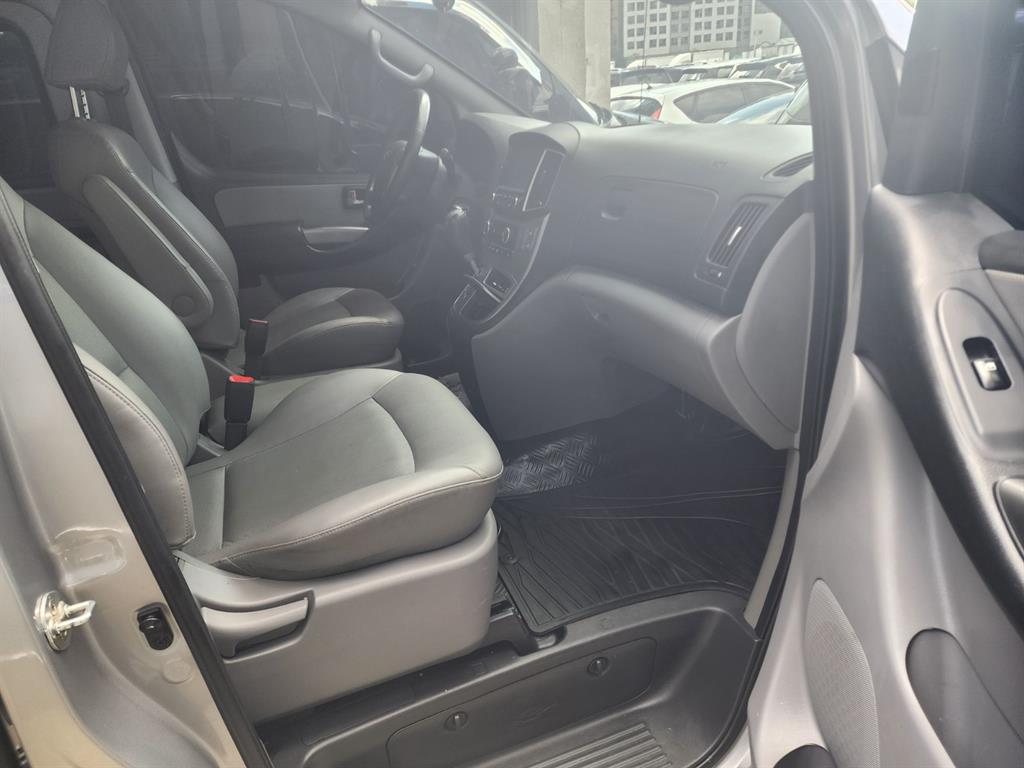 HYUNDAI Starex - Vista 9