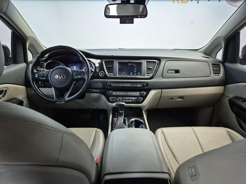 KIA Carnival - Vista 7