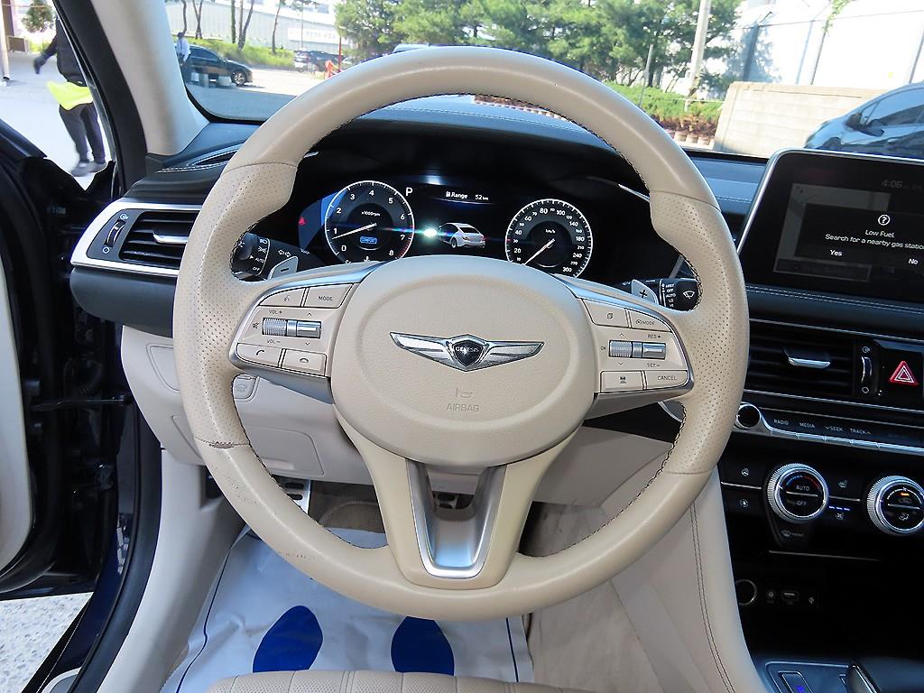 Genesis G70 - Vista 8