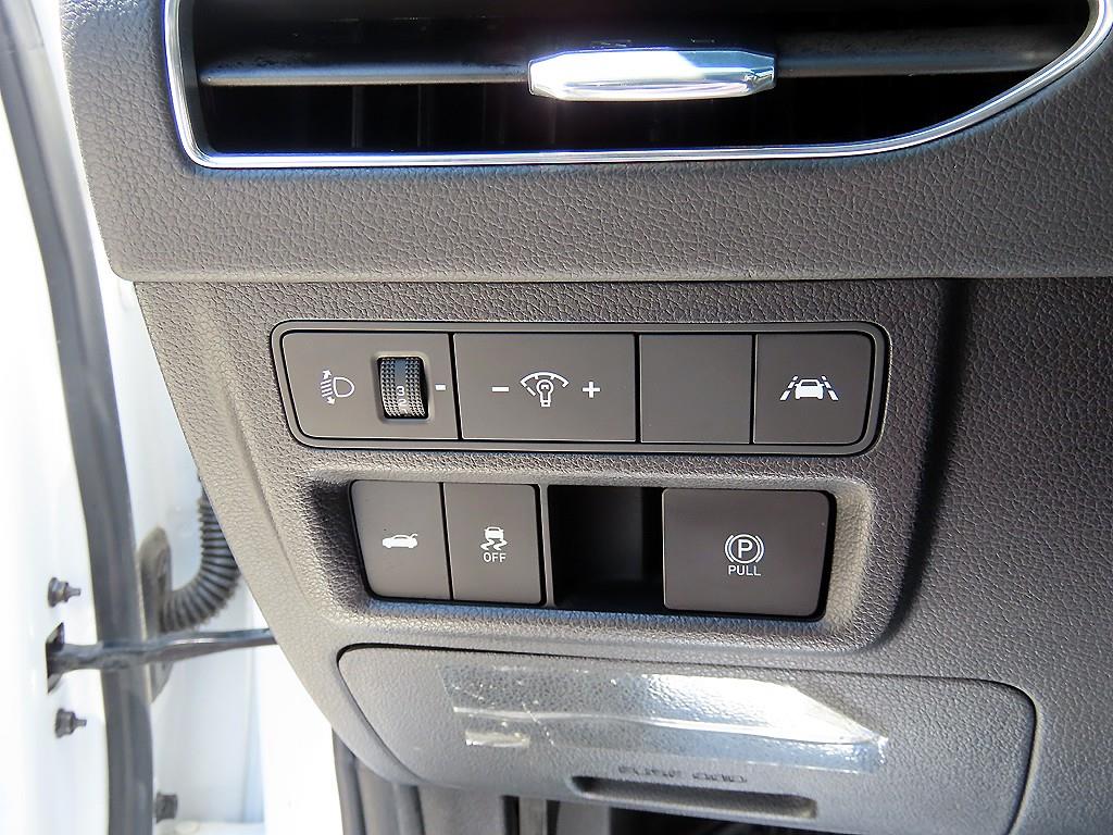 HYUNDAI Sonata - Vista 12