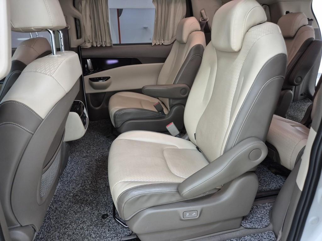 KIA Carnival - Vista 11