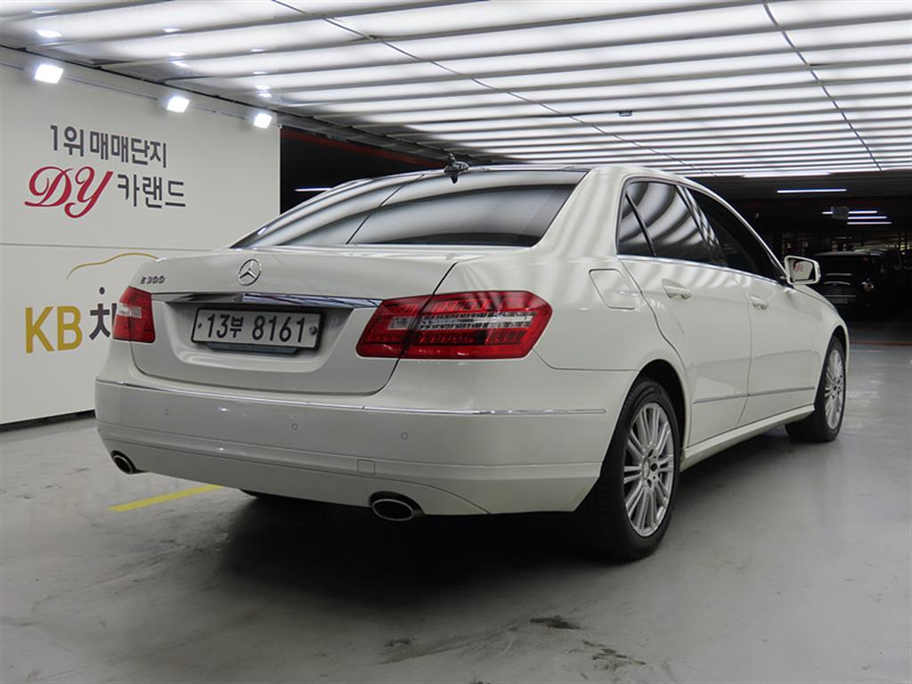 Mercedes Benz E class - Vista 4
