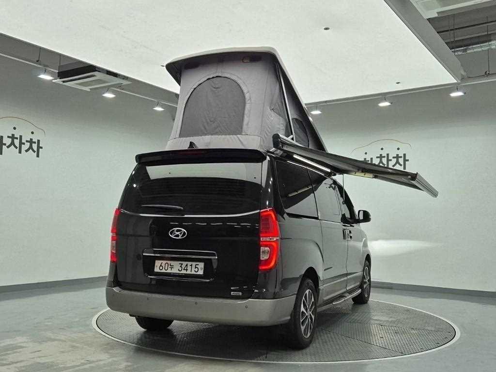 HYUNDAI Starex - Vista 3