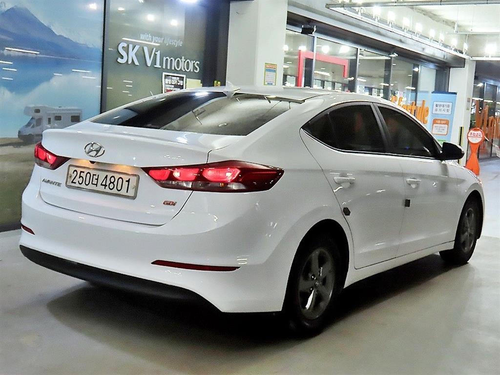 HYUNDAI Avante - Vista 4