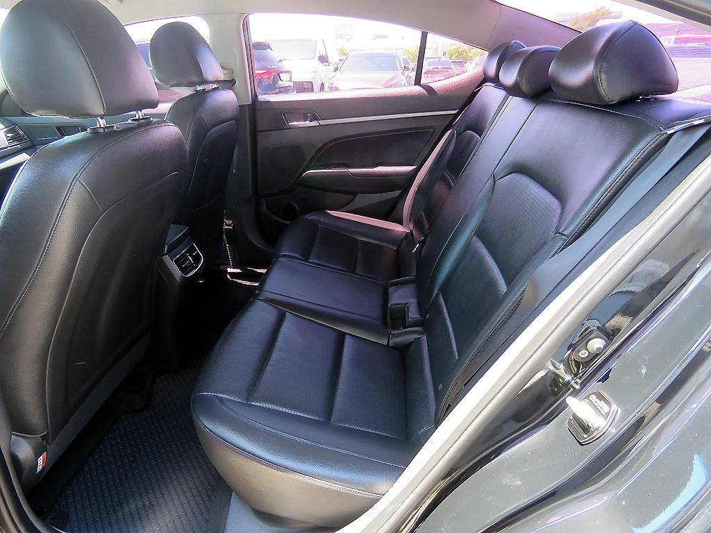 HYUNDAI Avante - Vista 6