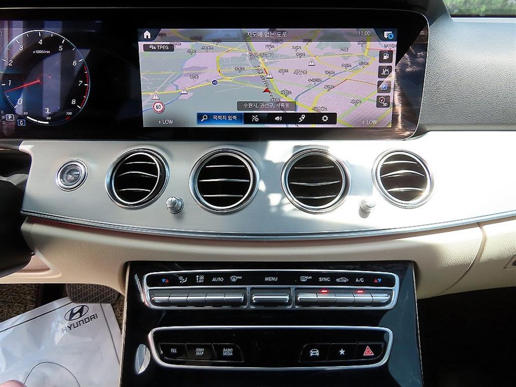 Mercedes Benz E class - Vista 12