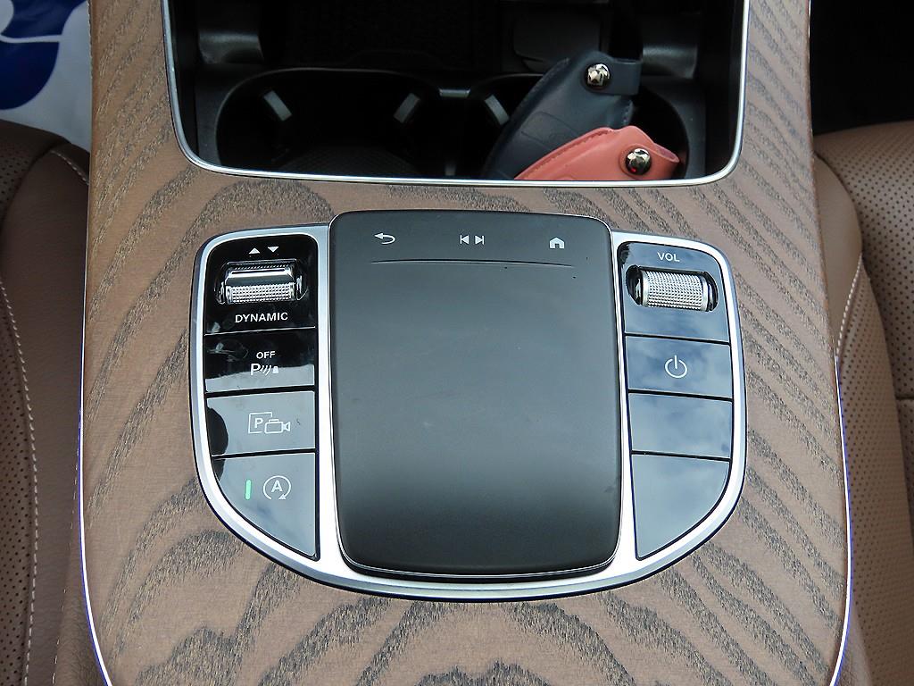 Mercedes Benz E class - Vista 12