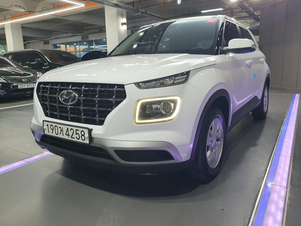 HYUNDAI Venue - Vista 3