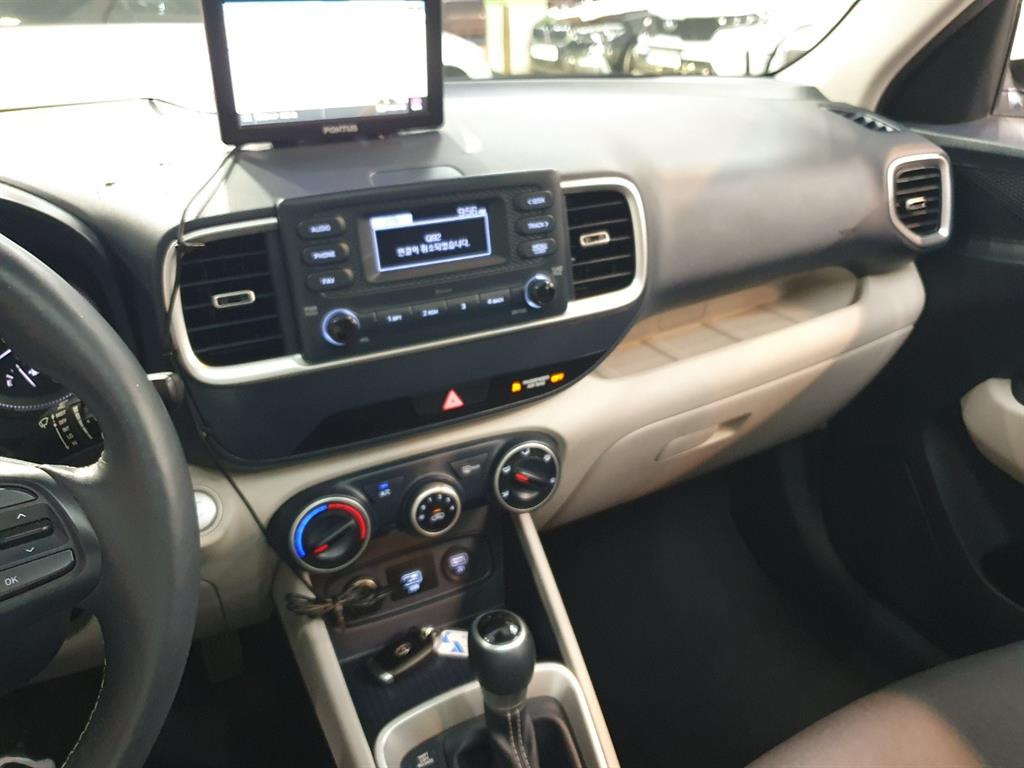 HYUNDAI Venue - Vista 8
