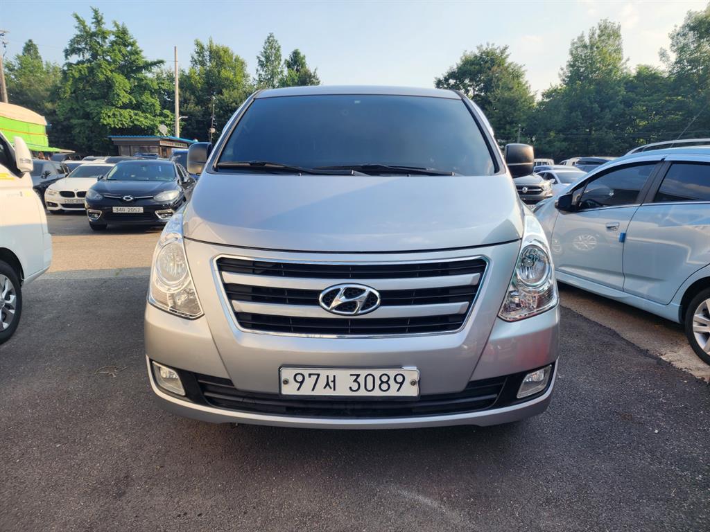 HYUNDAI Starex 2017 Gris - Importación desde Corea - HF Imports Iquique - Foto 1